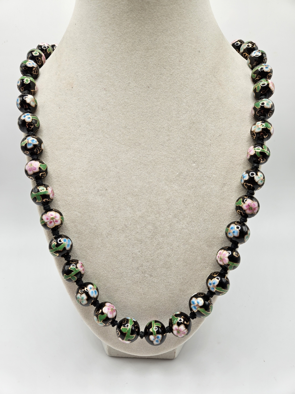 VINTAGE Cloisonne Black and Pink Floral Beaded Hand Knotted Necklace Box Clasp